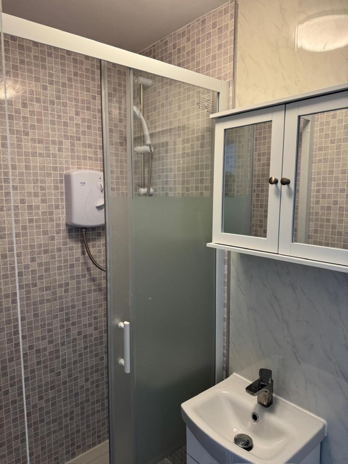 1 Bed Brand New In Mk Apartment Great Linford